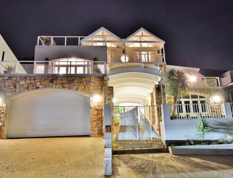 5 Bedroom Property for Sale in Hillcrest Western Cape